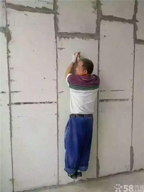 輕質(zhì)隔墻板